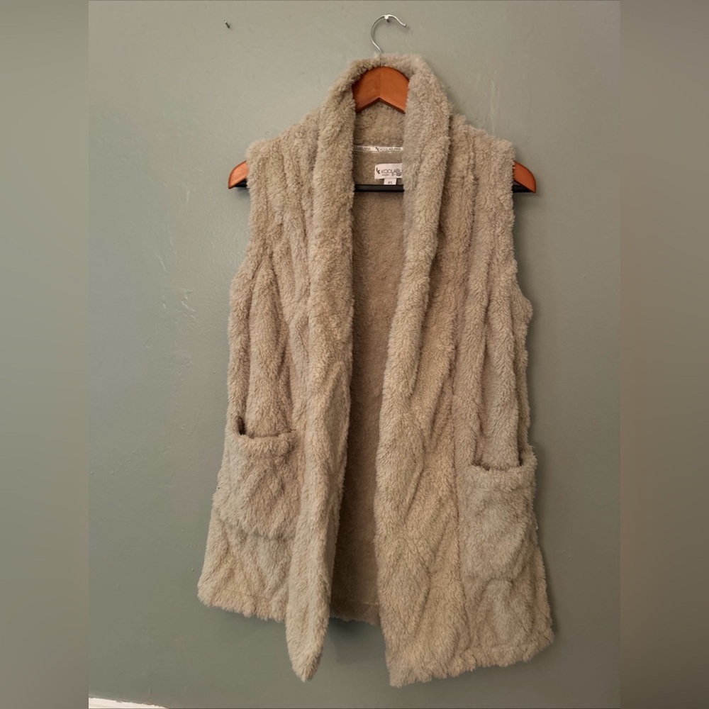 Koolaburra by Ugg Women’s Embossed Sherpa Tan Fleece Vest XS